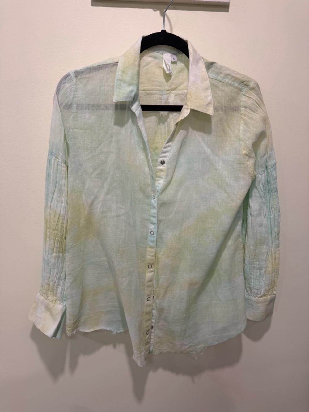 Women’s Elan Lightweight Soft Pastel Button Up Shirt Blouse – Size Small